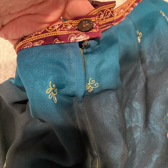 Traditional Three-Piece Saree Ensemble in Turquoise, Red, and Gold - Picture 6 of 12